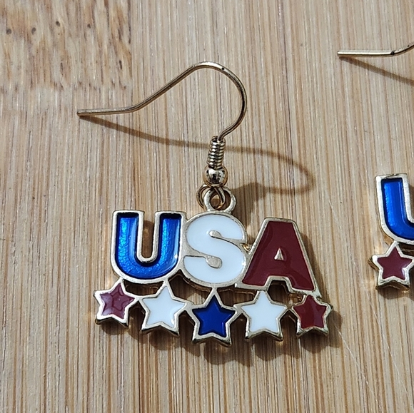 USA Patriotic Earrings with Stars Blue White Red Pierced Dangle - Picture 5 of 5